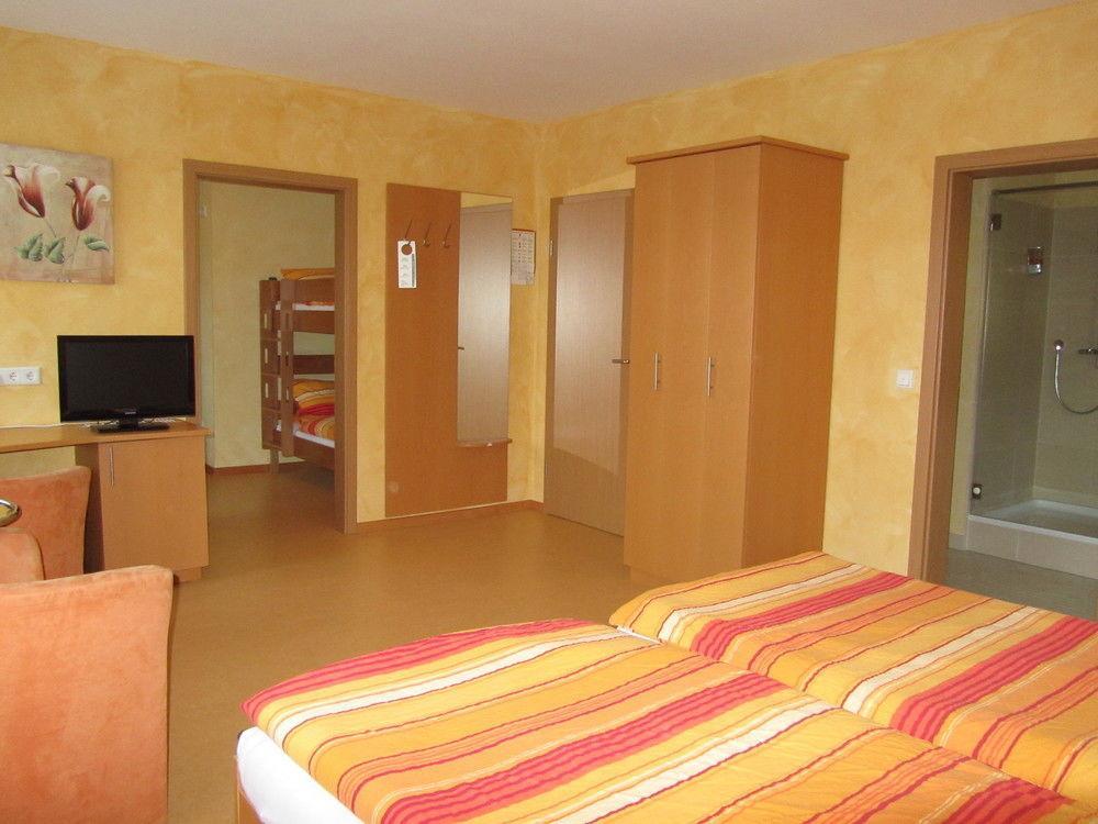 Hotel Zur Burg Nuerburg المظهر الخارجي الصورة