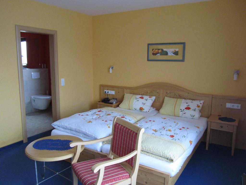 Hotel Zur Burg Nuerburg الغرفة الصورة
