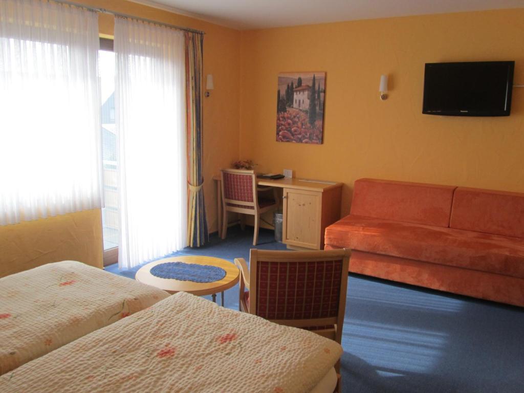 Hotel Zur Burg Nuerburg الغرفة الصورة