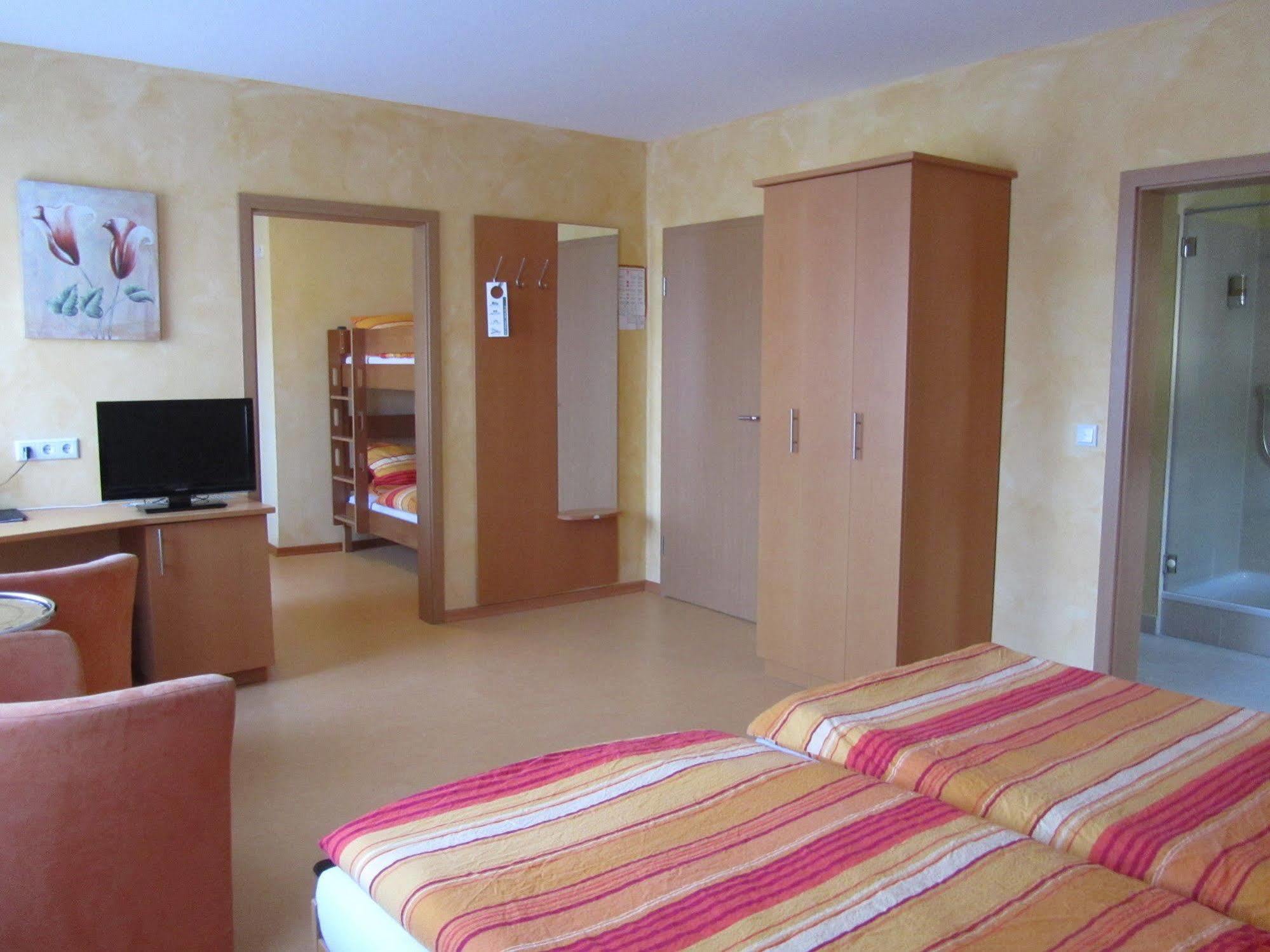 Hotel Zur Burg Nuerburg المظهر الخارجي الصورة