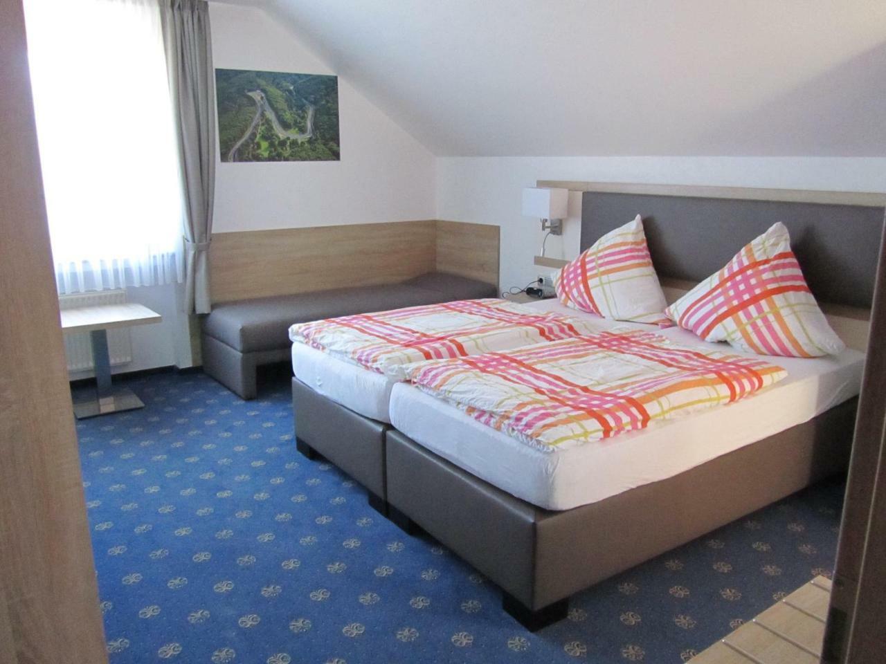 Hotel Zur Burg Nuerburg المظهر الخارجي الصورة